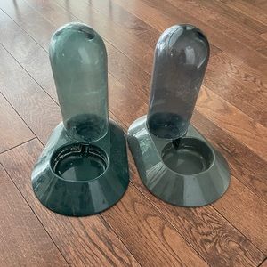 2 pet water dishes